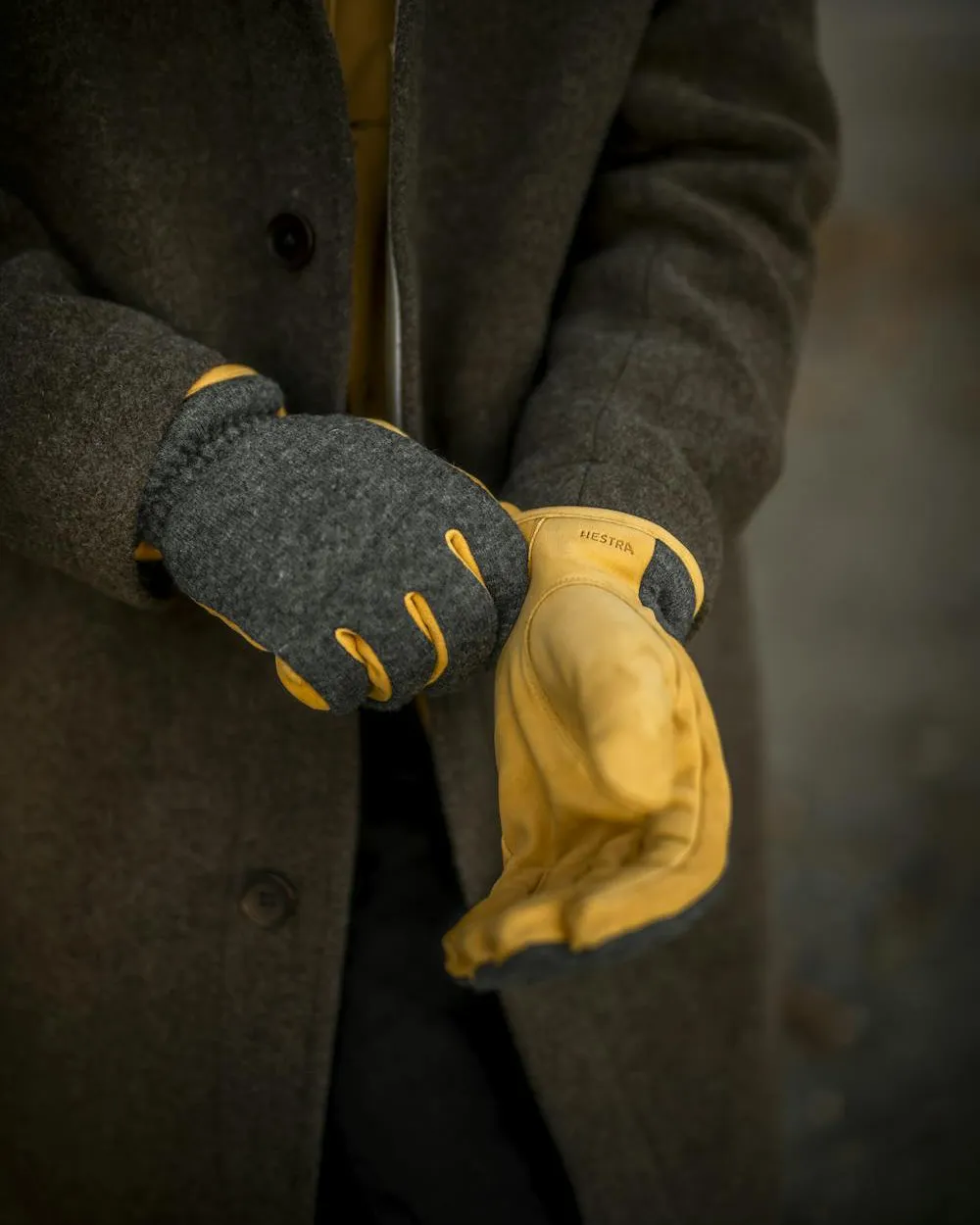 Hestra Noah Goatskin Nubuck & Wool Gloves - Charcoal / Tan