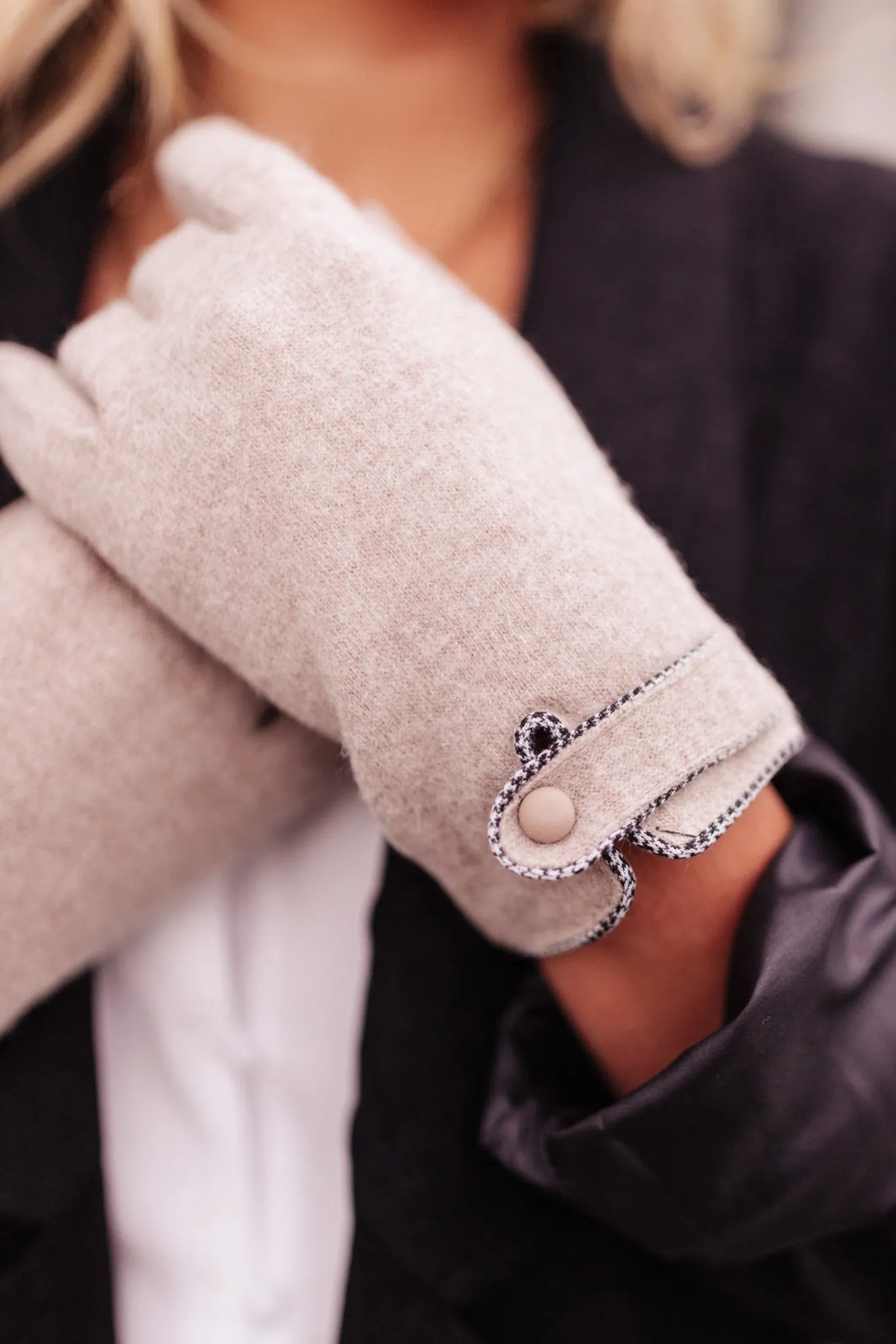 Keeping' Warm Beige Wool Gloves