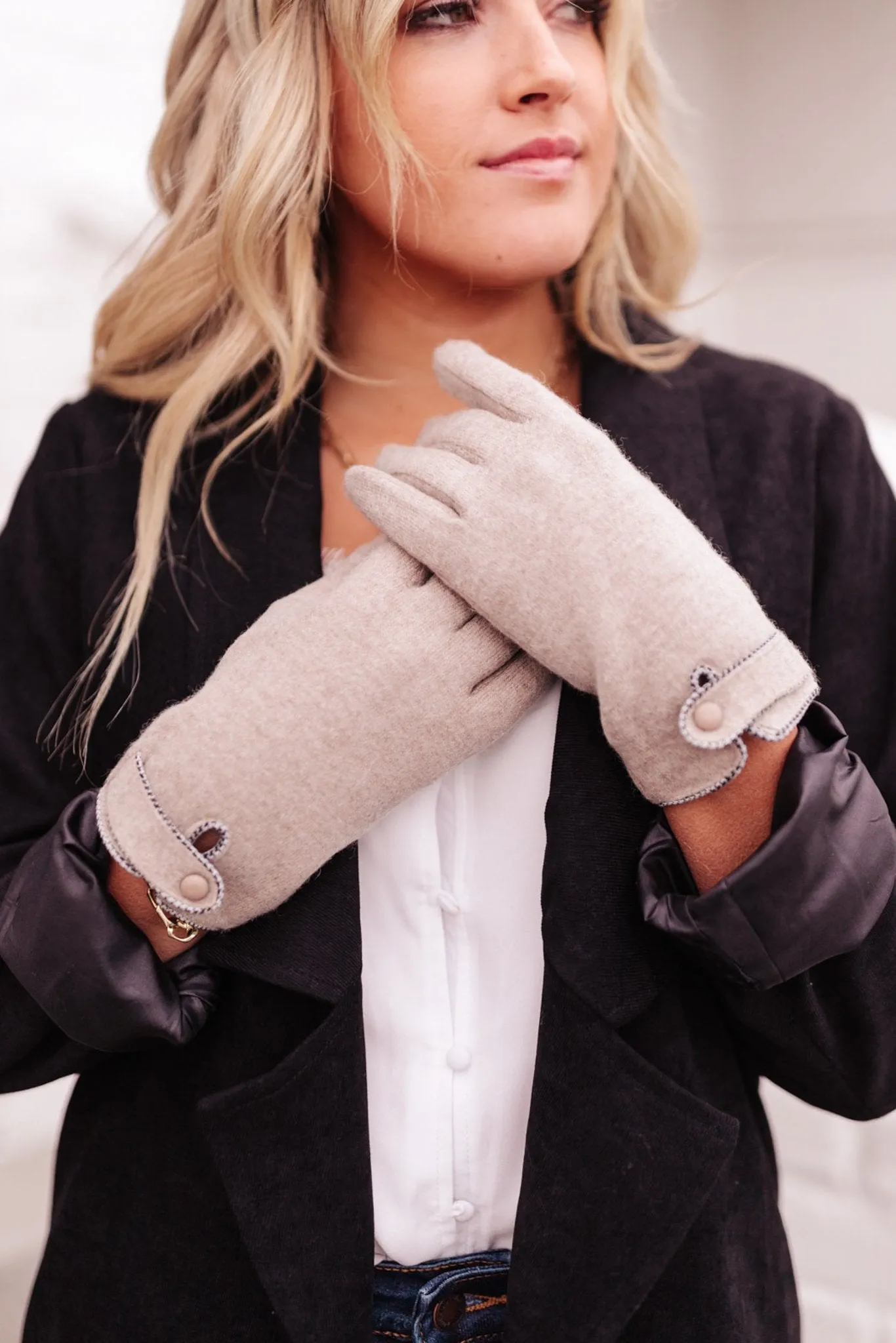 Keeping' Warm Beige Wool Gloves