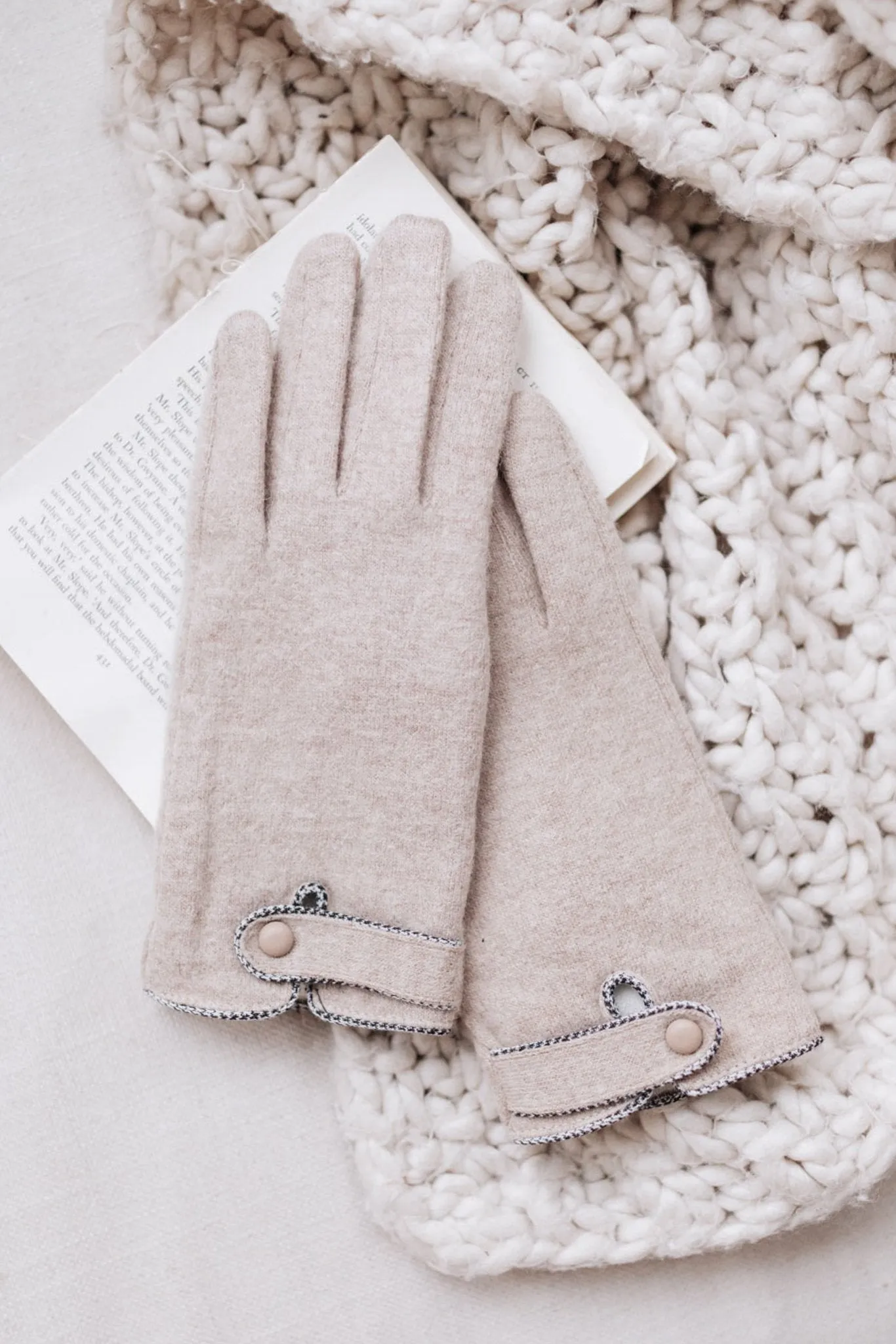 Keeping' Warm Beige Wool Gloves