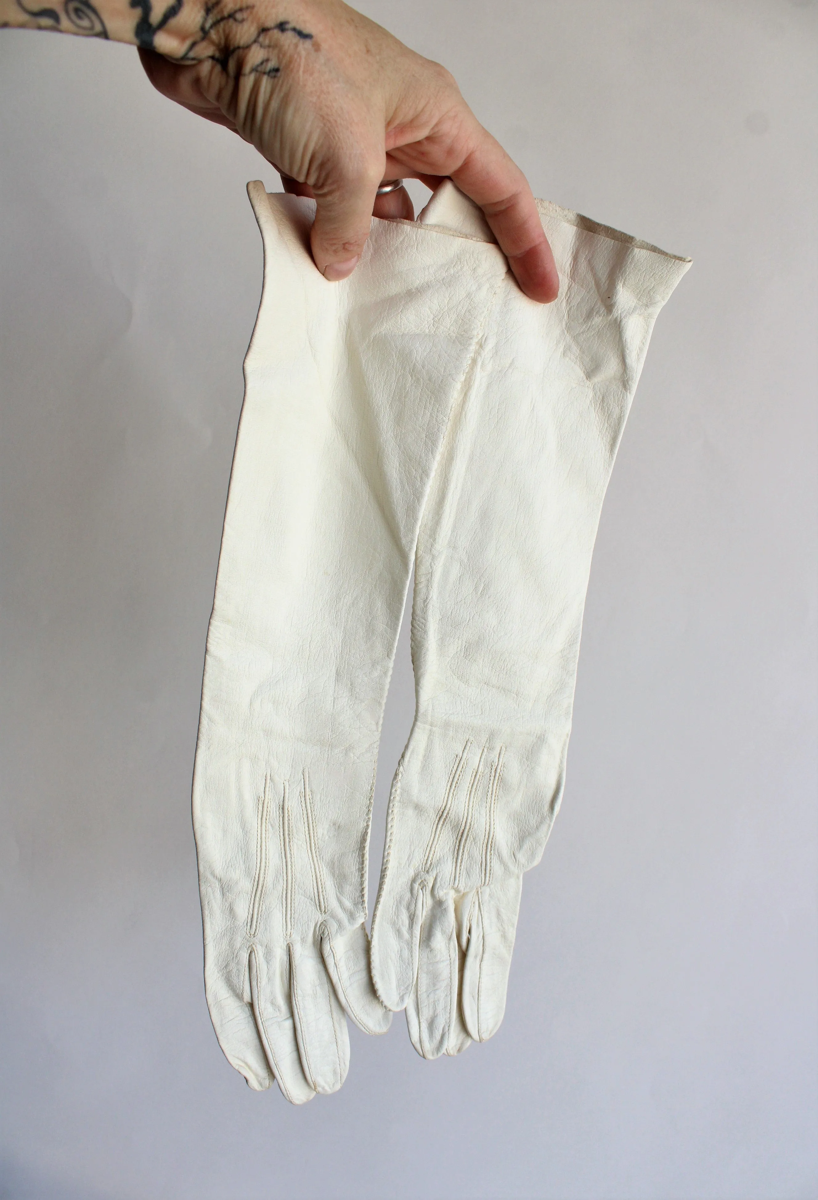 White 1950s 1960s Kid Leather Gloves