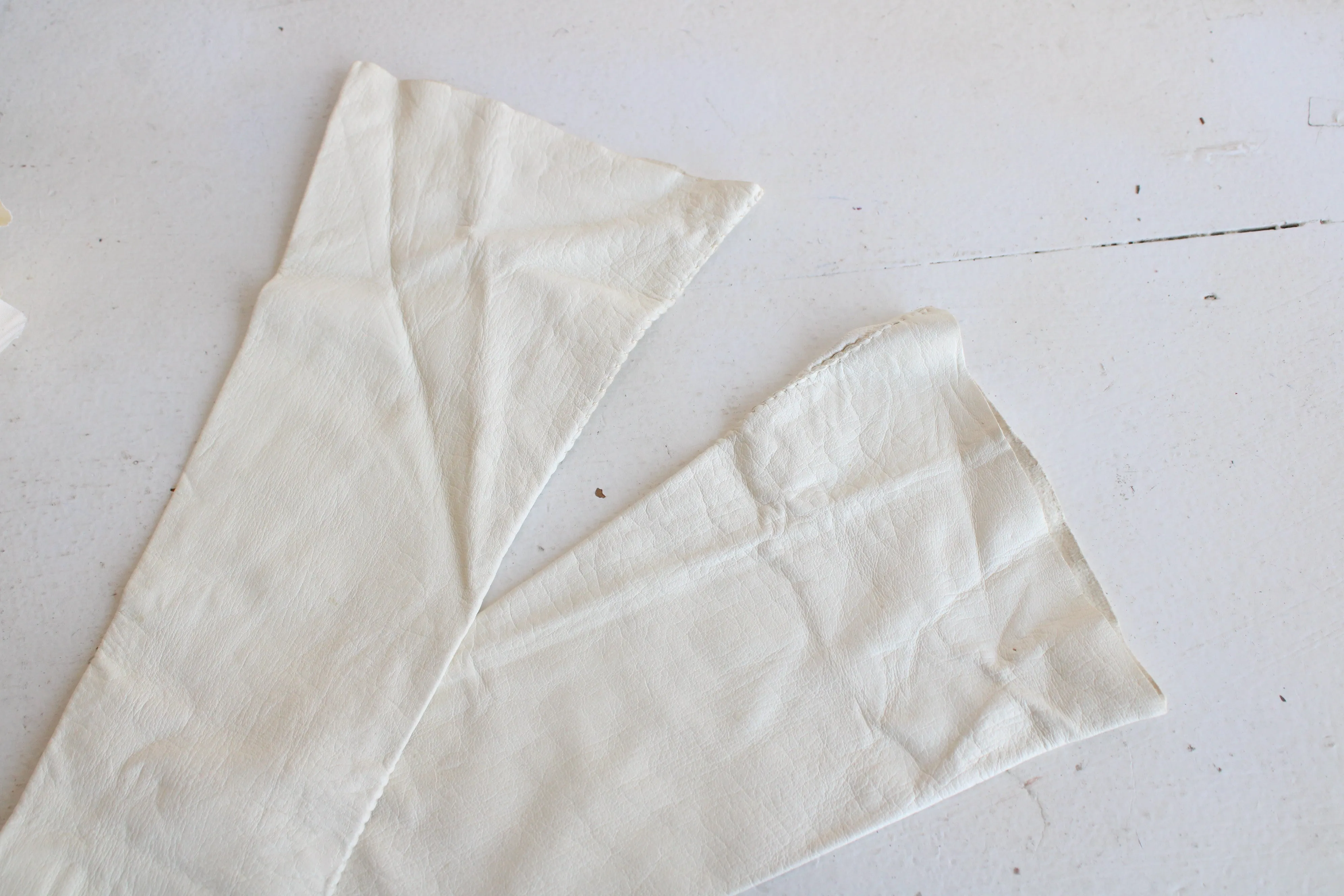 White 1950s 1960s Kid Leather Gloves